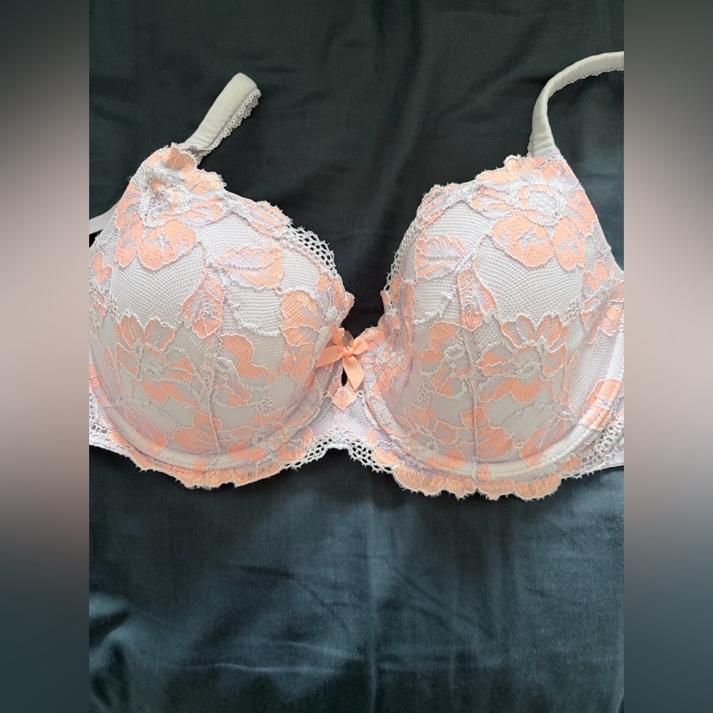 Victoria's Secret Peach and White Lace Push-Up Bra